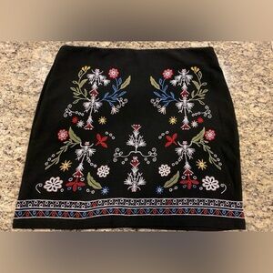 Embroidery bodycon skirt